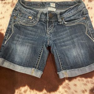 H25 low rise Jean shorts